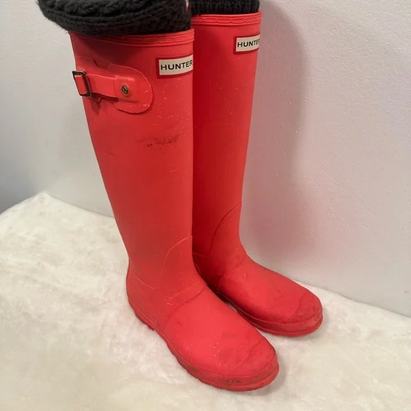 Hunter boots! Tall bright hot pink mud rain boots size 9! Hunter socks included - Picture 5 of 9
